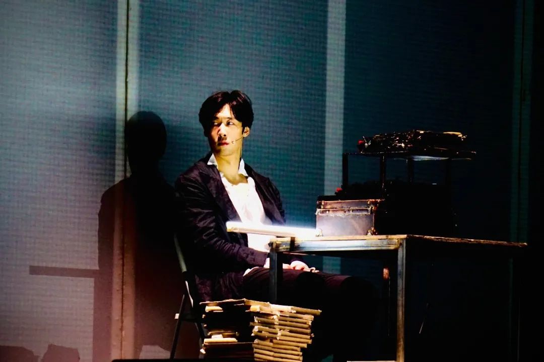 《红与黑》天下首演在非凡国际剧院乐成落幕 2022天下巡演盛大启航_非凡国际|文化金融|艺术教育|文化旅游